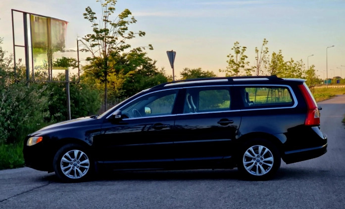 Volvo V70 cena 26900 przebieg: 299999, rok produkcji 2010 z Szczytna małe 352